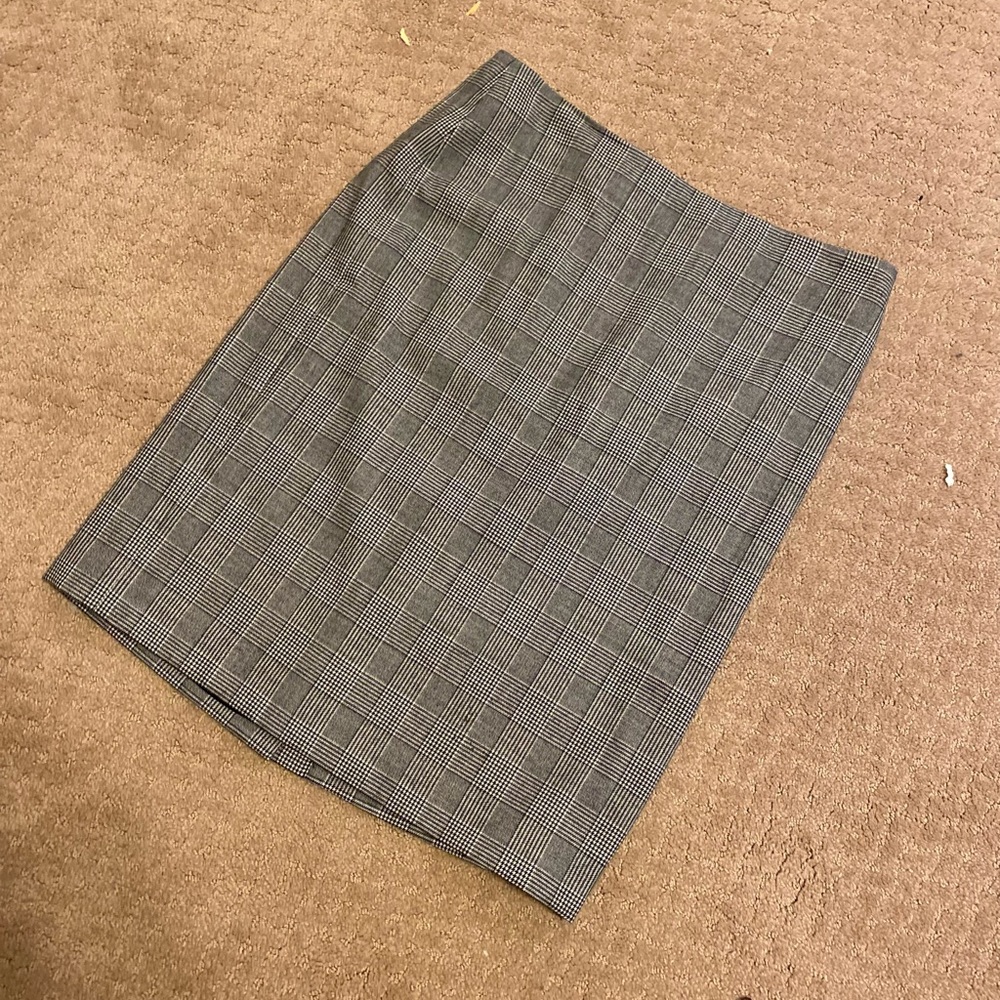 Talbots - Woman’s black & white plaid houndstooth pencil midi skirt, Siz…